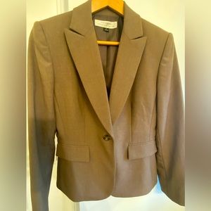 Like new - Tahari Tan Single Button Lined Suit Blazer 6